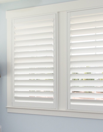 Hidden tilt rod shutters closed. White plantation shutters with hidden tilt rods in Tampa